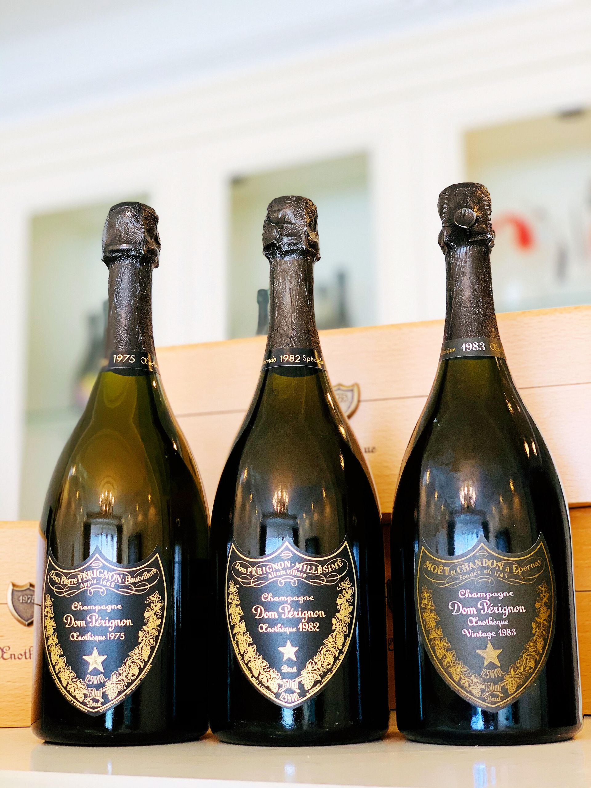 Dom Pérignon 老香檳水位酒標禮盒品相檢查示意
