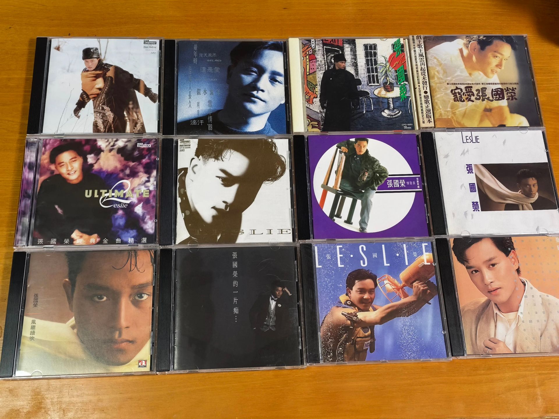 使用放大鏡觀察早期 CD 鏡面帶與中心 Hub 的方法