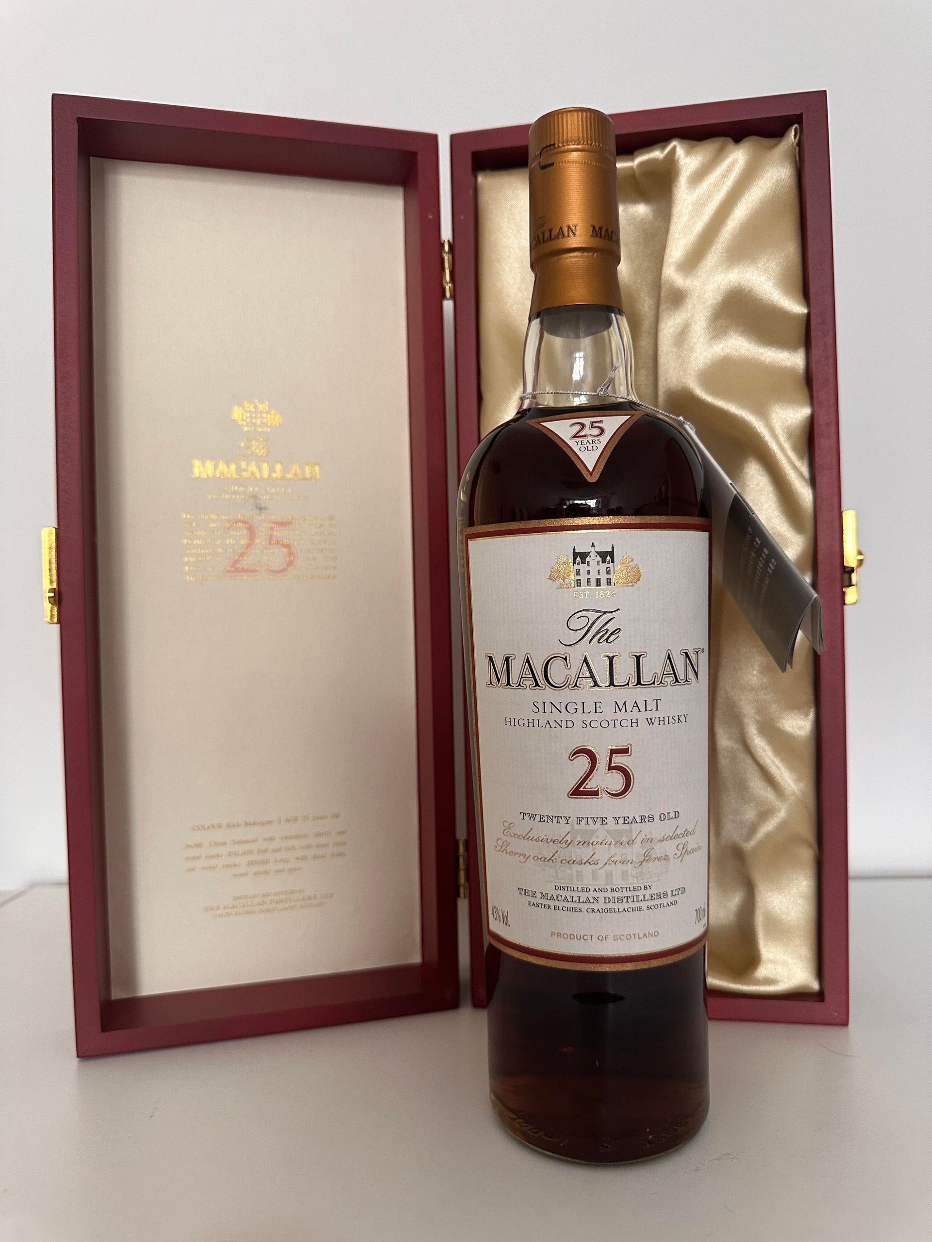 麥卡倫25年周年紀念版雙年份無年份原木盒與紅盒比較
