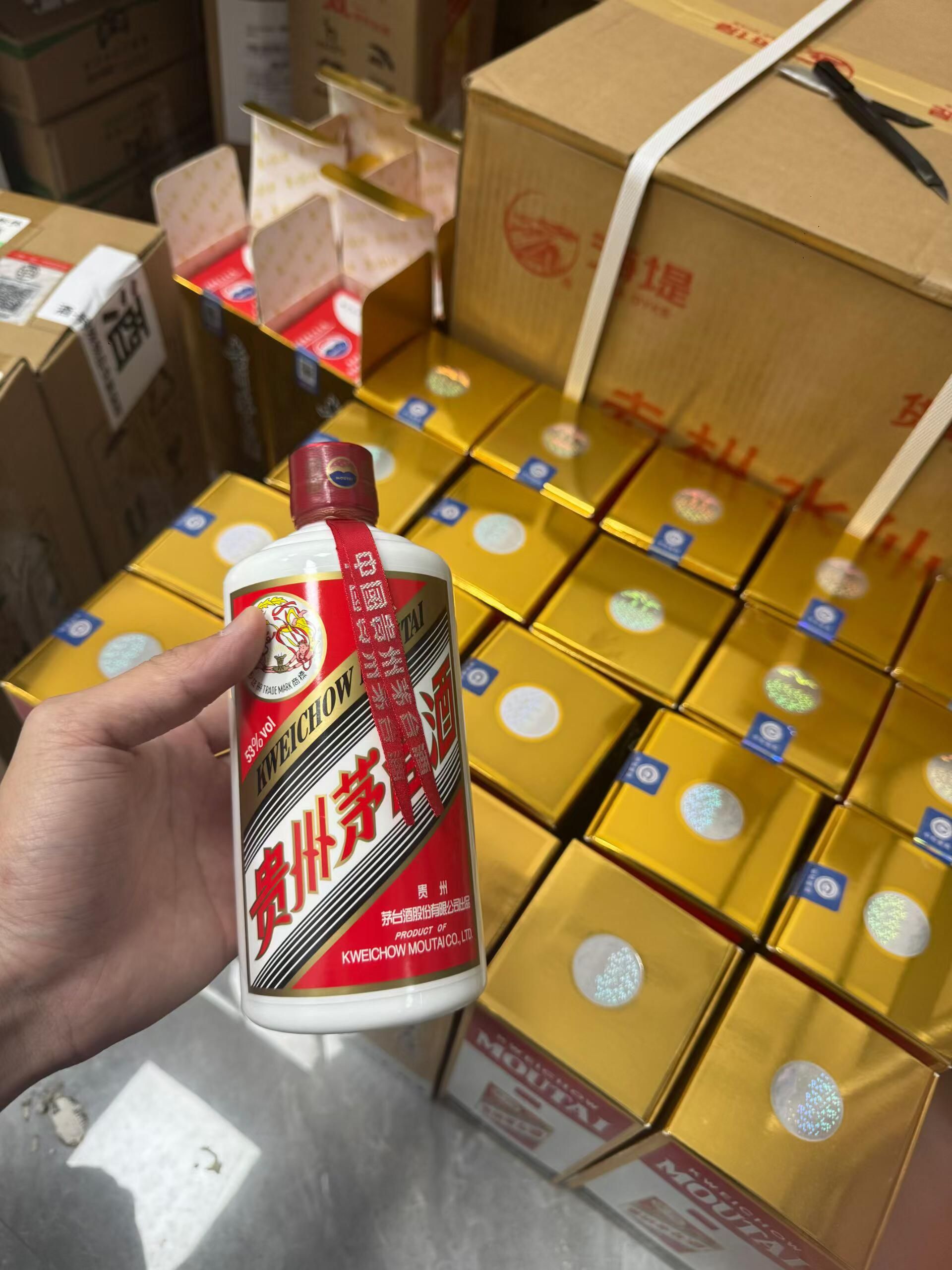 飛天茅台、茅台1935與茅台王子酒正面品名及容量酒精度近照