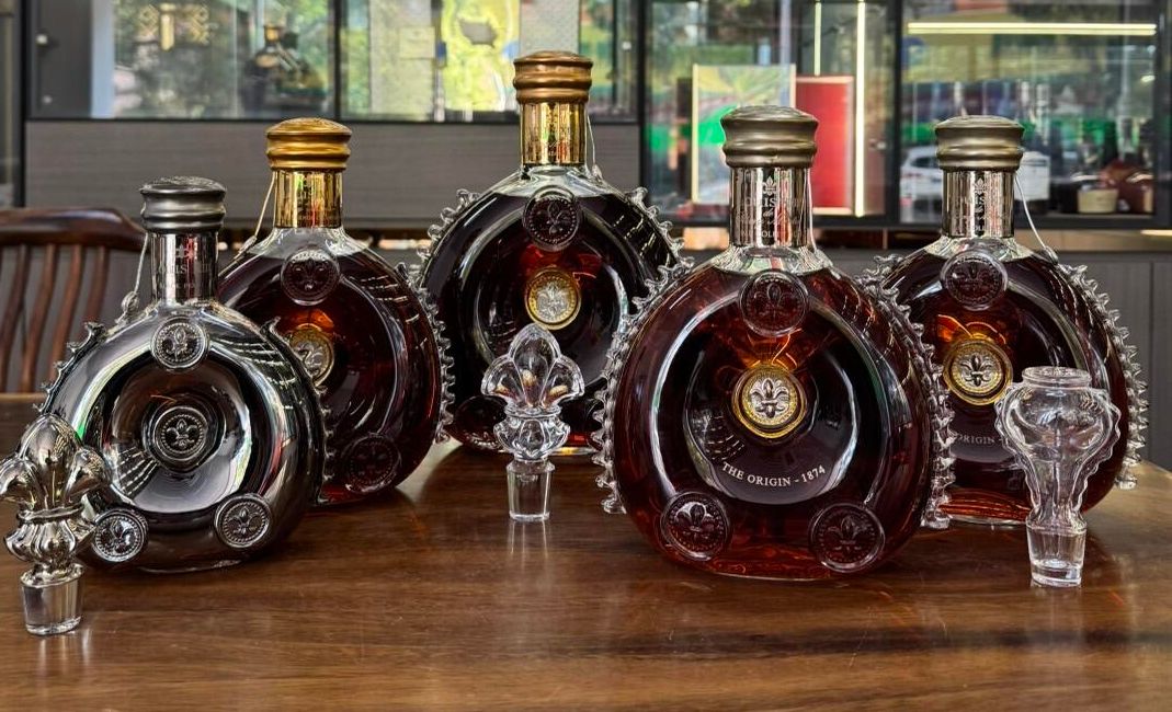 Louis XIII 水晶瓶與 Rémy Martin Extra 包裝工藝比較