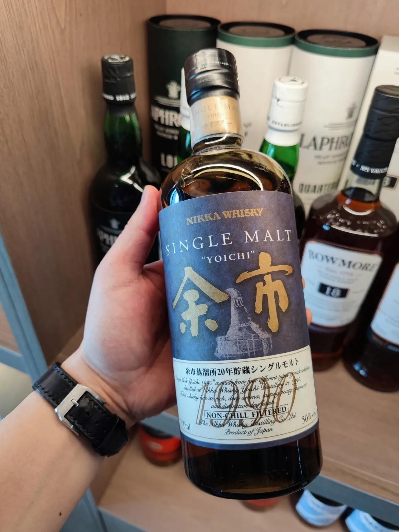 余市1990酒瓶與木盒、外紙盒及品飲說明卡的版本核對
