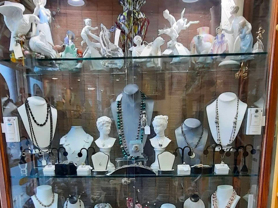 The Old Barn Antiques Mall, San Juan Capistrano CA (949) 4939144 Showroom Finder