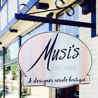 Musi's On Main Resale logo