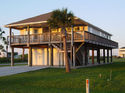 Great 4 Year Old Beach House with area pool,for the Family - On West Beach - Pirates Beach