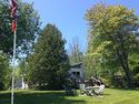 Ryan's Way Cottage - Front lawn of cottage from the lake.