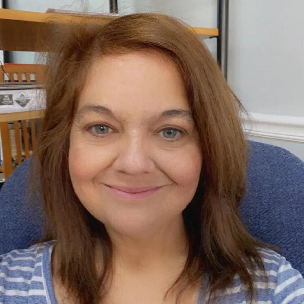Liver transplant candidate Leia Chitwood has light skin, blue-gray eyes, and brown hair down to her shoulders.