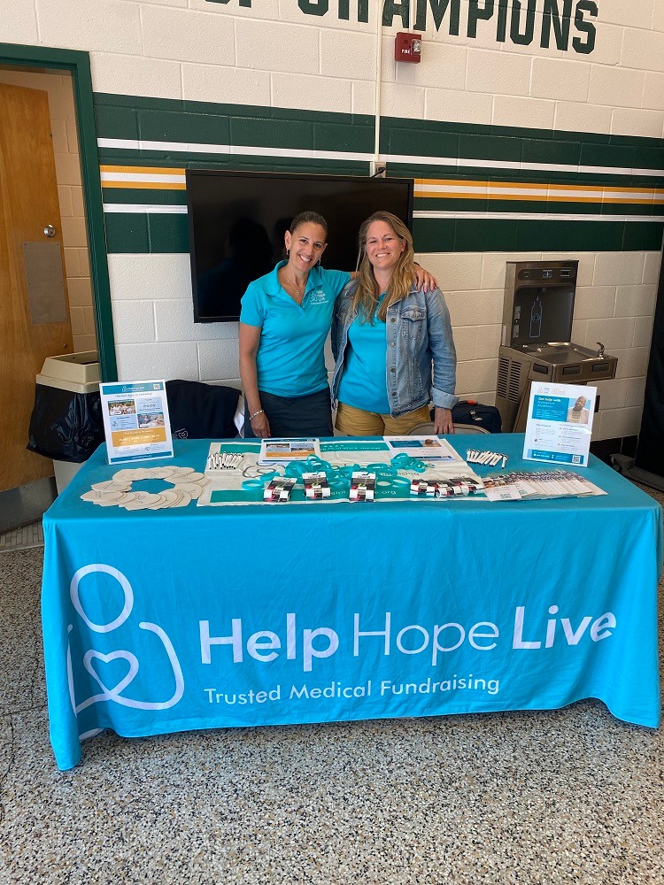 Kelly L Green and Sonny Mullen at a Help Hope Live booth.