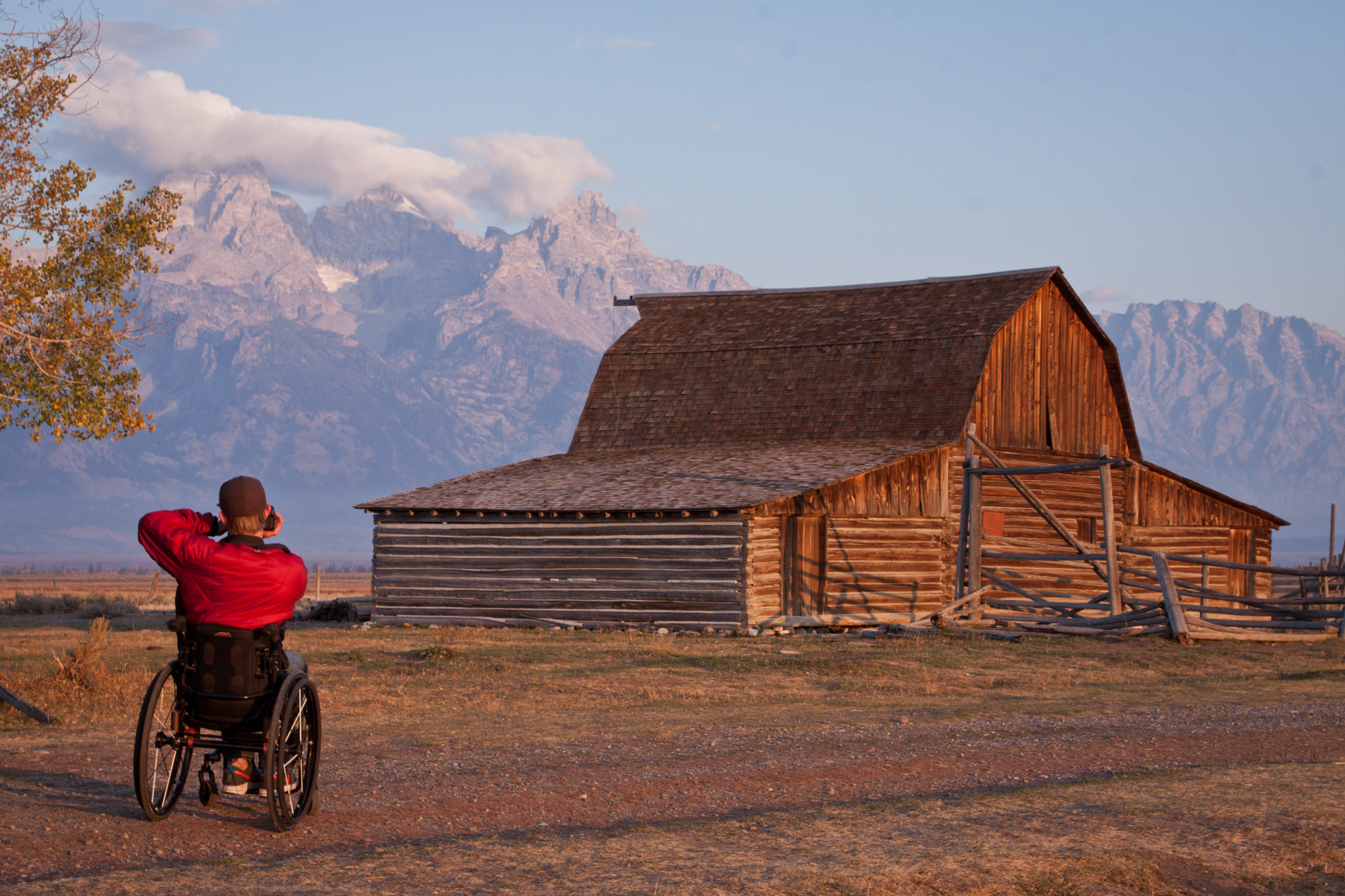 spinal cord injury Kirk Williams travel photography barn adventure