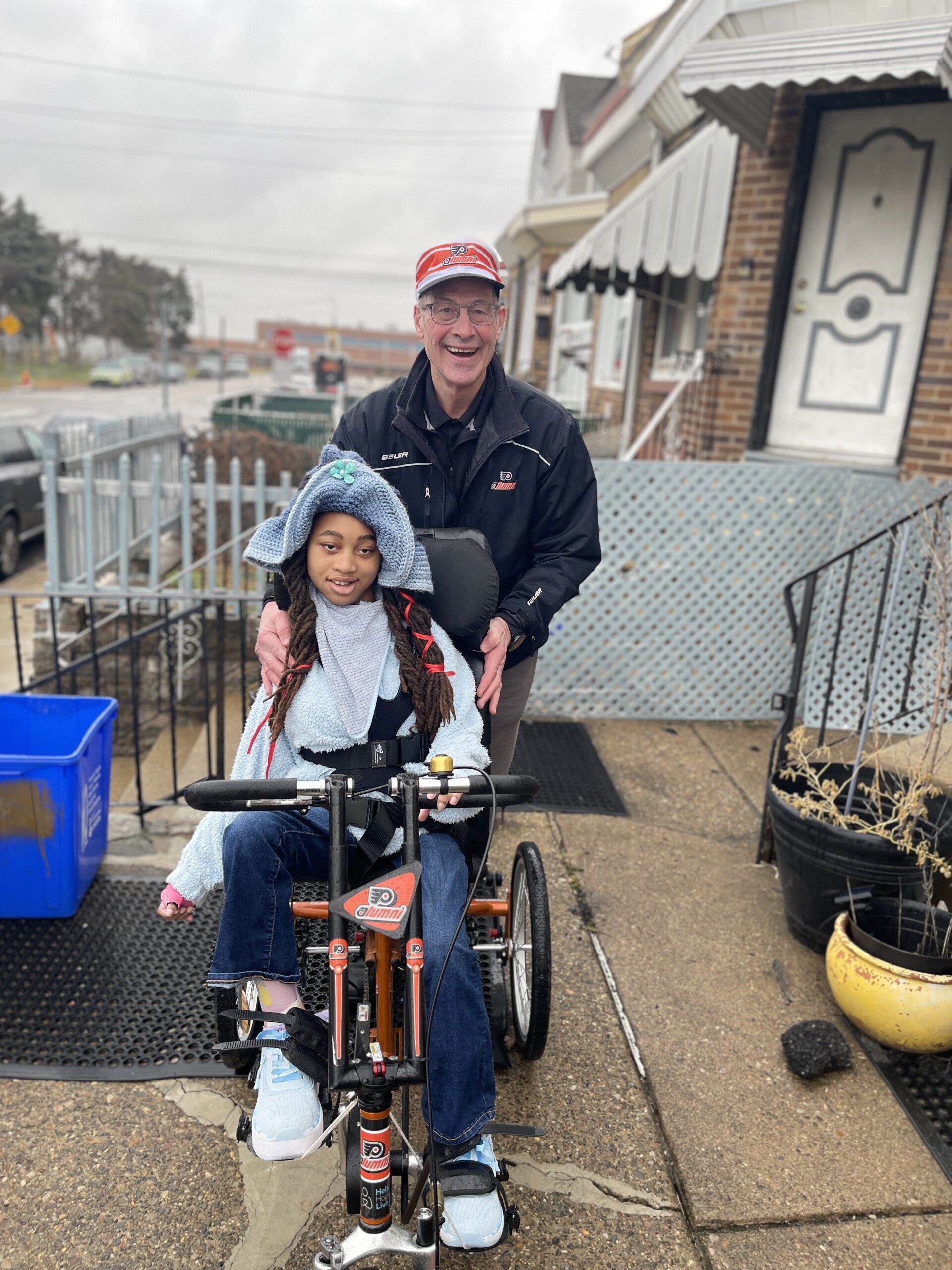 Zuri gets adaptive bike from Flyers Alumni Brad Marsh in Dec 2025.