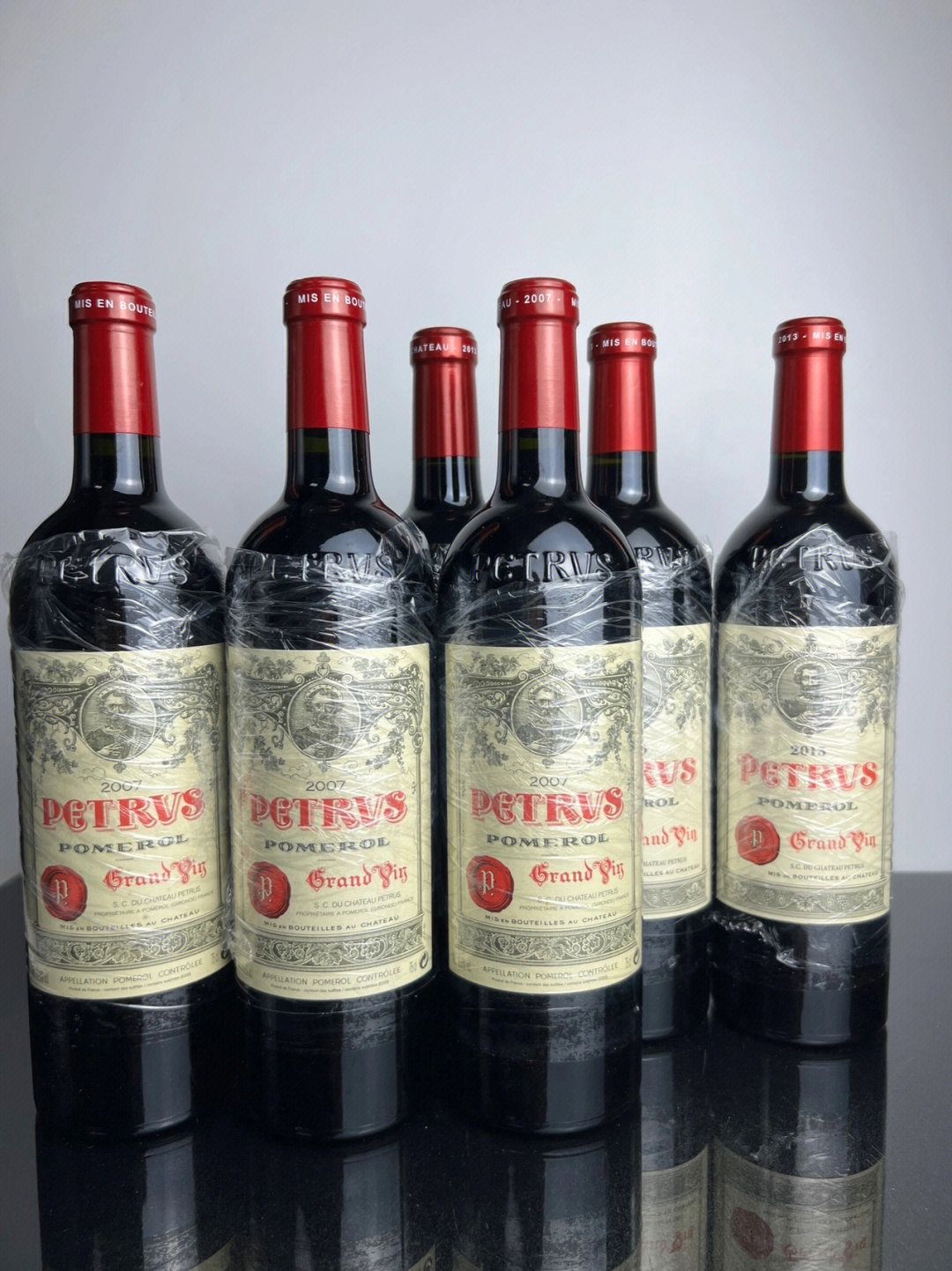柏圖斯紅酒酒瓶
