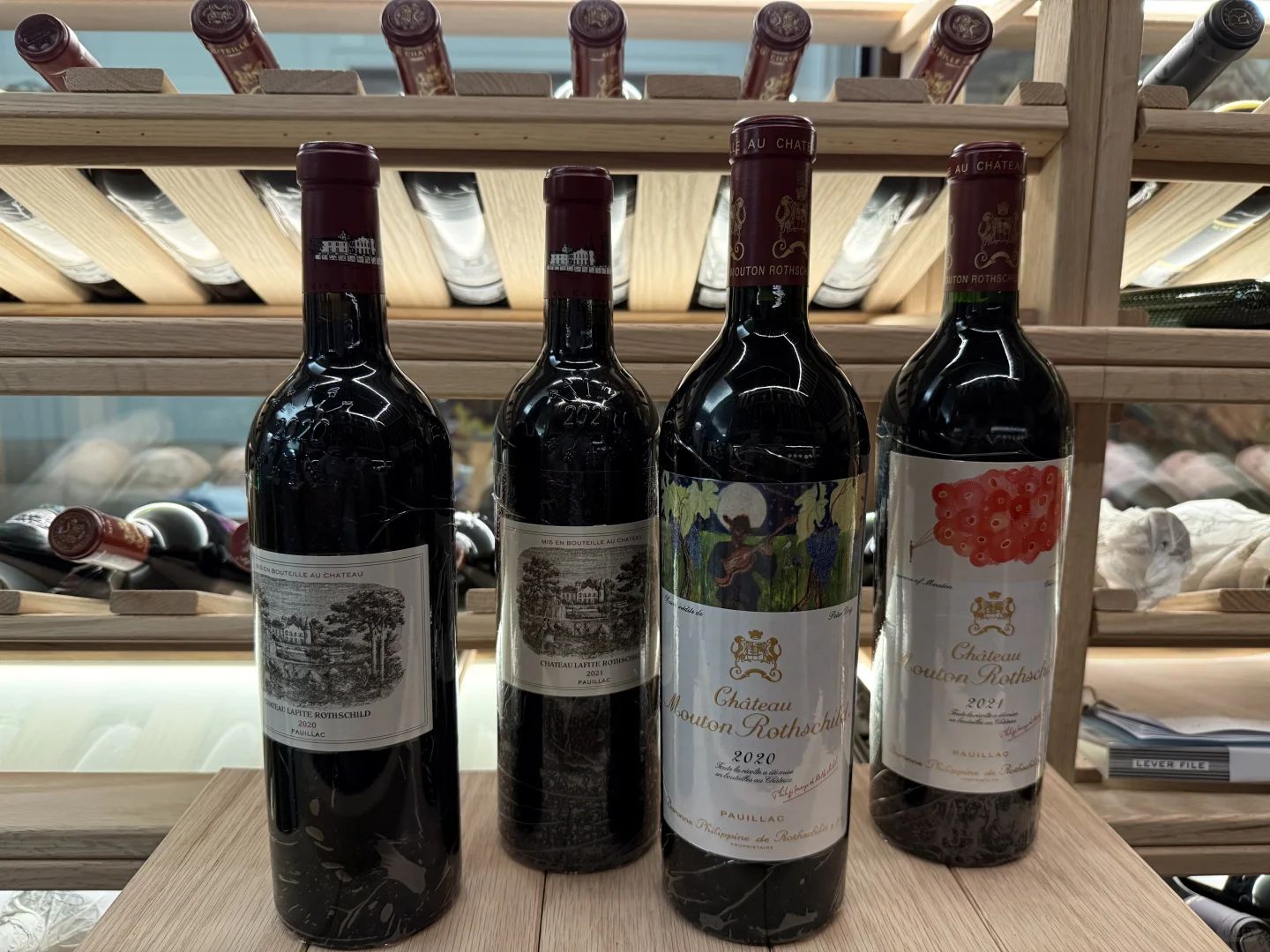 波爾多五大一級莊原裝木箱與香港紅酒回收估值示意