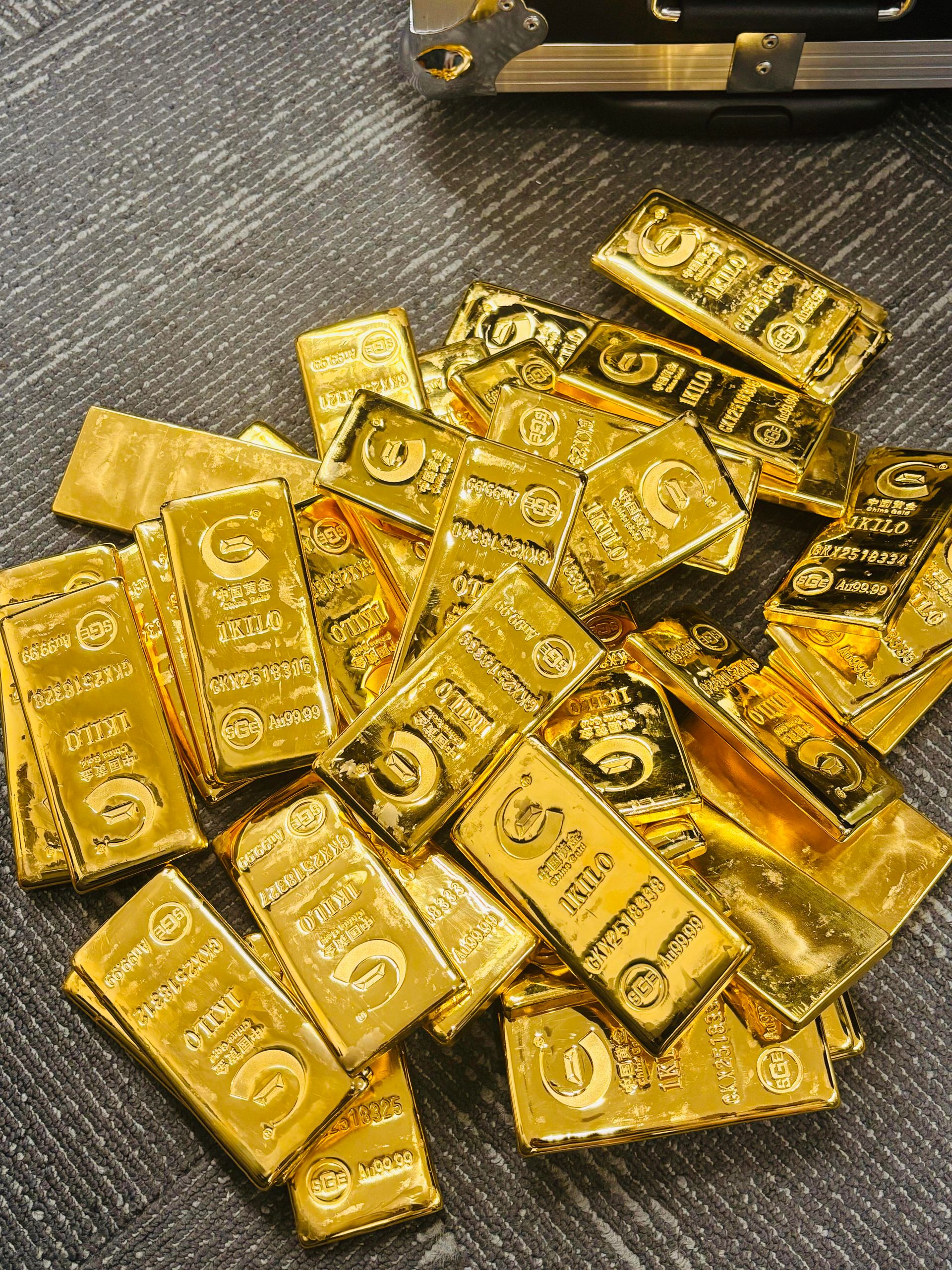黃金首飾工費、品牌溢價與金條回收買賣差價比較
