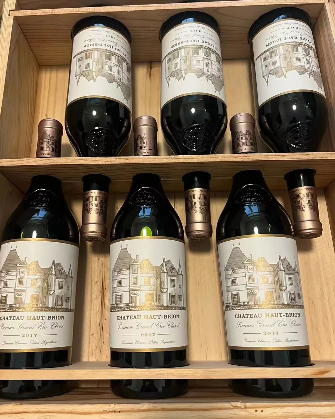 侯伯王 Château Haut-Brion 正牌紅酒、原裝木箱與重點年份展示