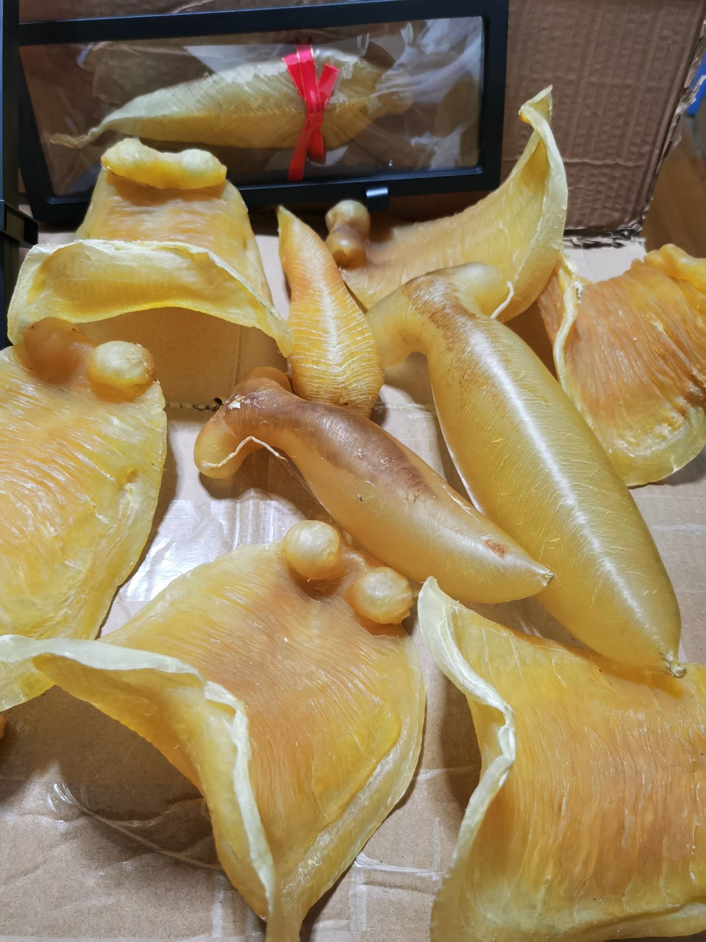 花膠、海參、乾鮑與海味禮盒回收展示