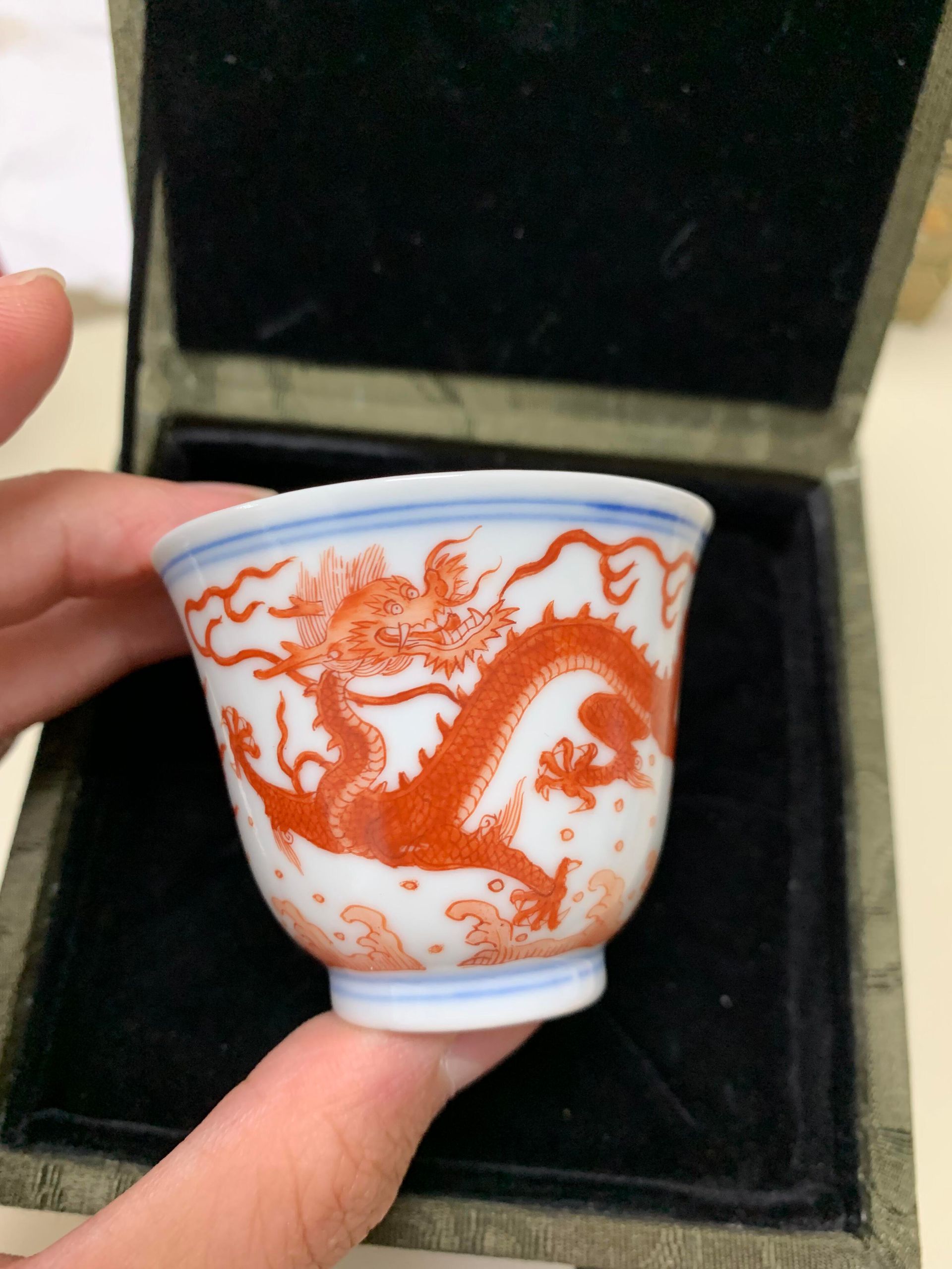 瓷器器底、口沿、紋飾和舊修位置與文件照片逐處對照