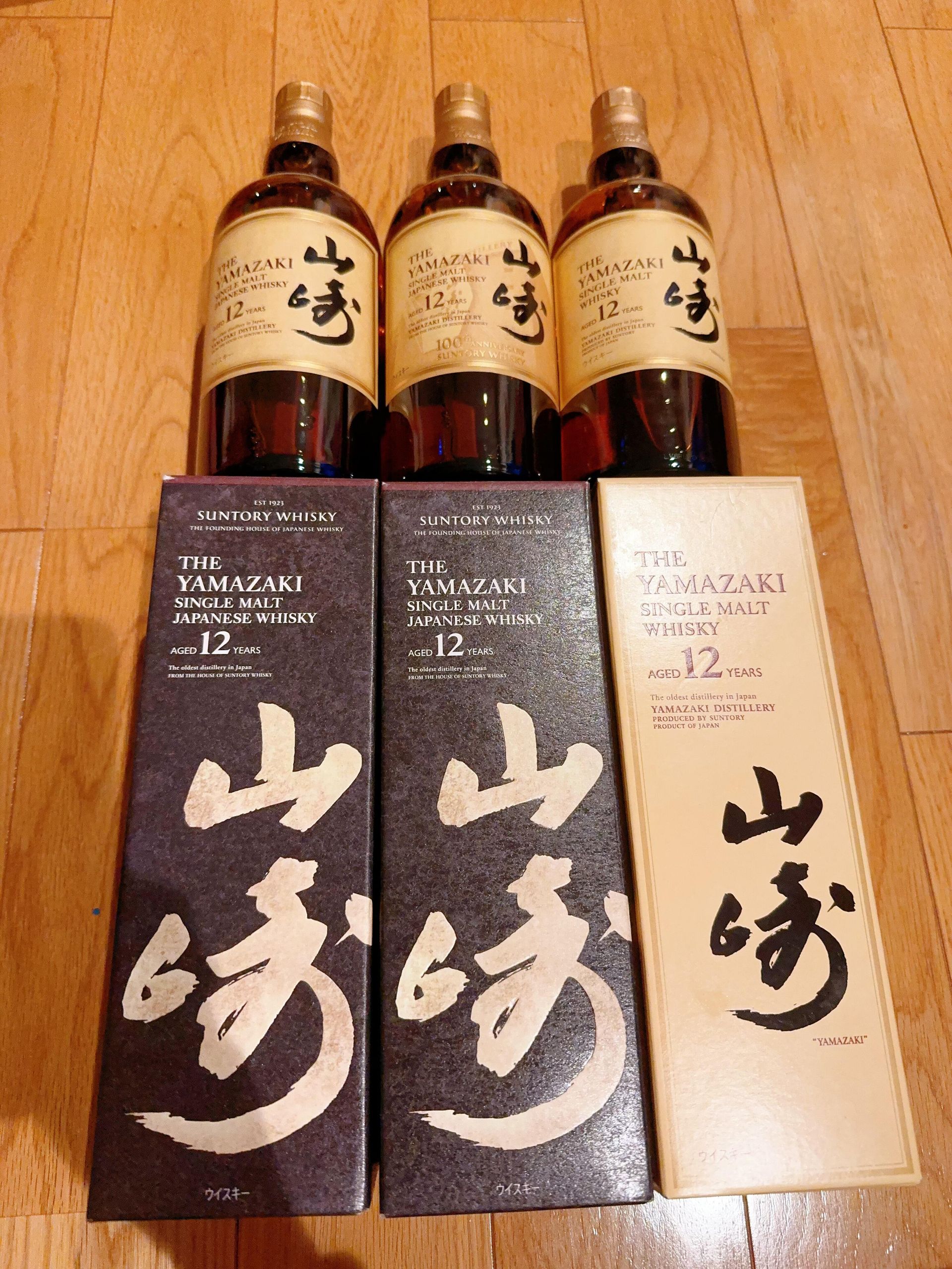 山崎 12 年 Pure Malt、特級、響標、100 週年與現行版標籤分層示意