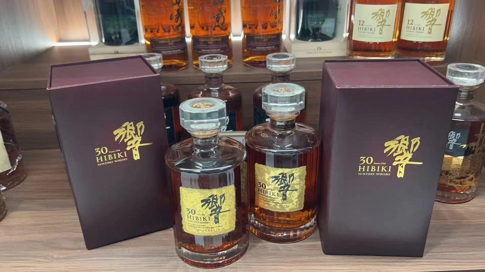 山崎與響 Yamazaki Hibiki 避光、直立與恆溫保存示意