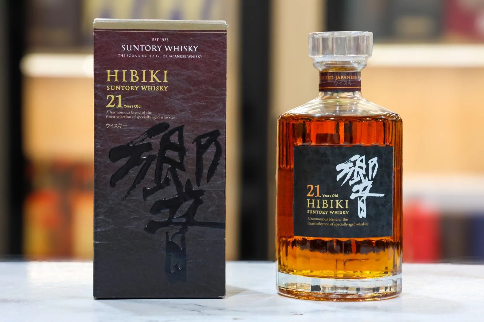 響21年威士忌瓶身特寫