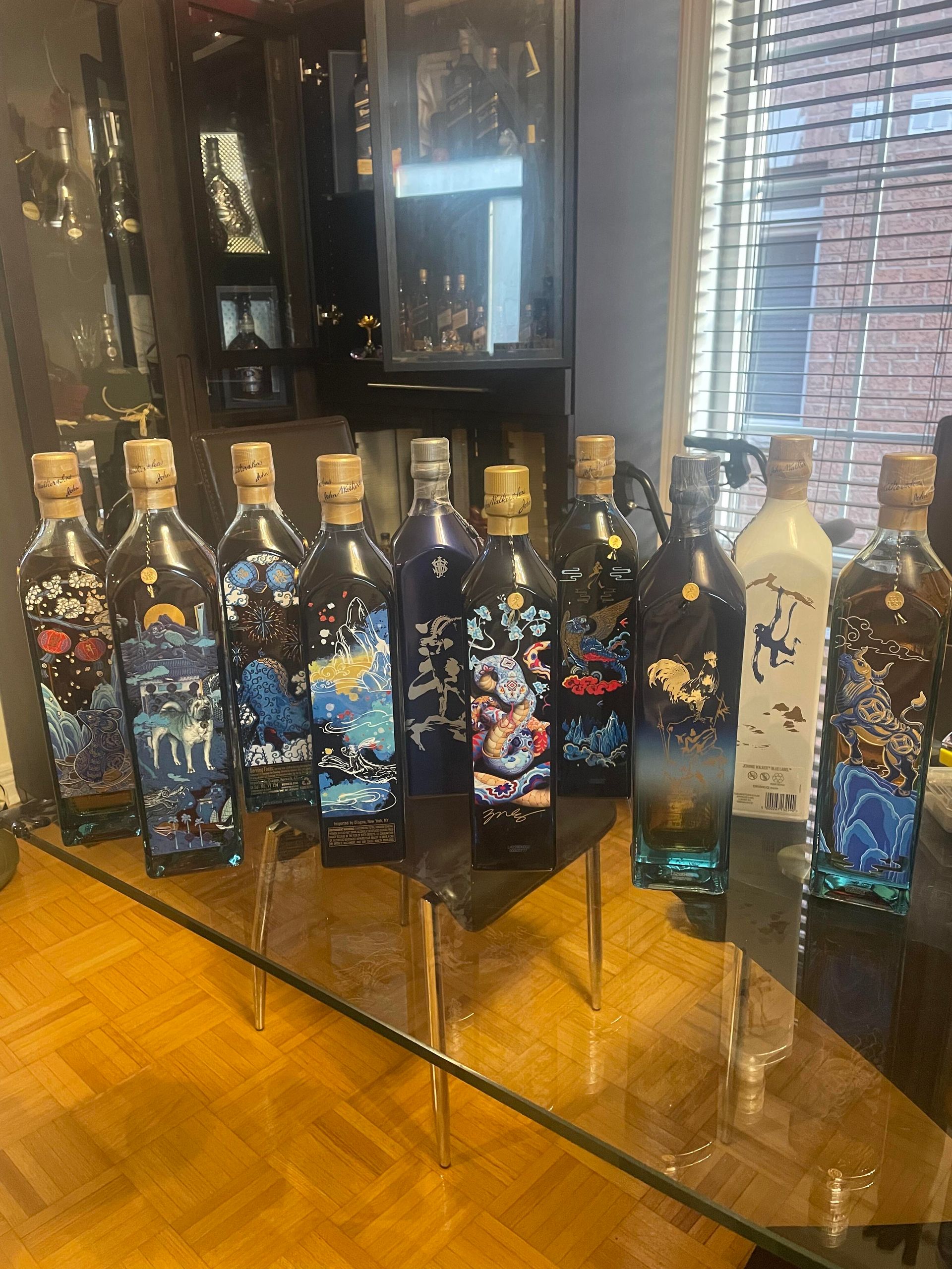約翰走路 Blue Label 標準版與生肖限量版包裝展示