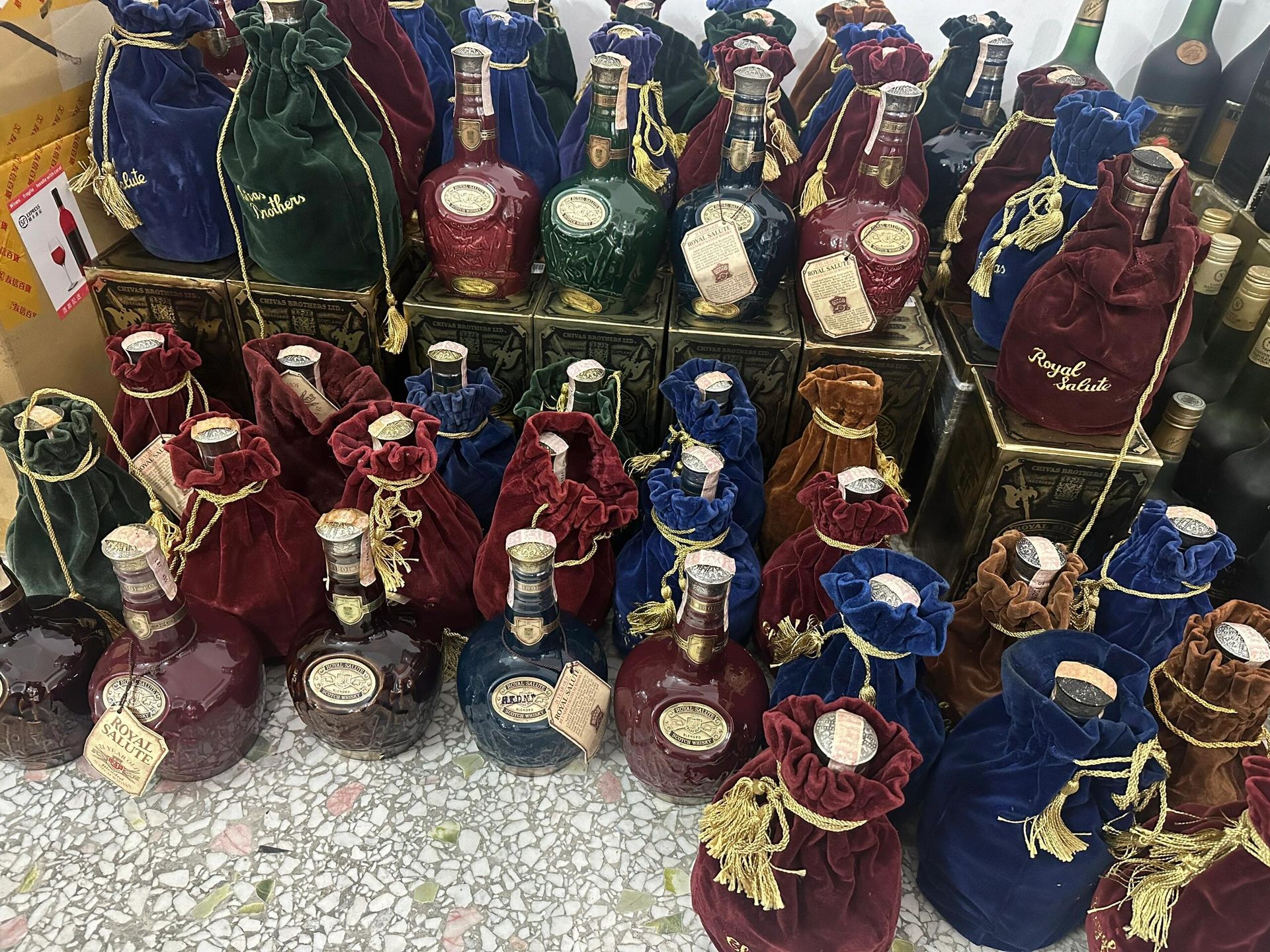 皇家禮炮 Royal Salute 21年、38年及限量版瓷瓶系列展示