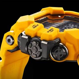 CASIO G-Shock Rangeman GPR-H1000 Vid 9-timmarspositionen skyddar en smidd metallknappskydd huvudkontrollknappen.