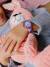 Flik Flak Peek-A-Bunny 32mm FBNP236 Rosa barnklocka med tydliga siffror, lila armband