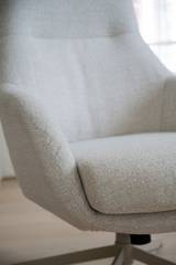 Conroe fåtölj ljusbeige tyg/beige metall snurr, en produkt av hög kvalitet till bra pris från Ulfåsa möbler