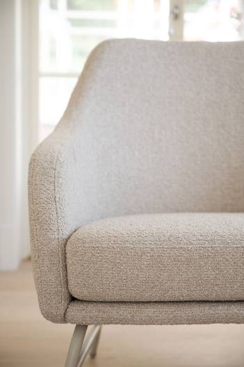 Eldwin fåtölj beige tyg/beige metall, en produkt av hög kvalitet till bra pris från Ulfåsa möbler