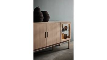 OLIVIA Sideboard m glasdörr &  belysning, en produkt av hög kvalitet till bra pris från Ulfåsa möbler
