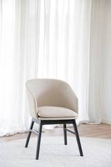 Windham karmstol beige tyg/svarta ekben, en produkt av hög kvalitet till bra pris från Ulfåsa möbler