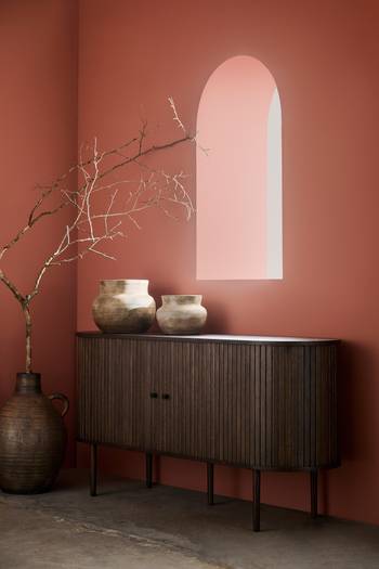 SLIDE Sideboard 150, brunlackad ek, en produkt av hög kvalitet till bra pris från Ulfåsa möbler