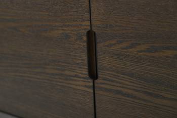 TANUM Sideboard, brunlackad ekfaner, en produkt av hög kvalitet till bra pris från Ulfåsa möbler
