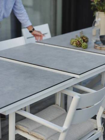 Hillmond HPL 238/297x100 vit/g, en produkt av hög kvalitet till bra pris från Ulfåsa möbler