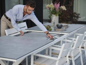 Hillmond HPL 238/297x100 vit/g, en produkt av hög kvalitet till bra pris från Ulfåsa möbler
