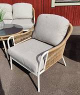 Olivia lounge soffa 3+1+1 med bord twist/vit/beige inkl allväders dynor, en produkt av hög kvalitet till bra pris från Ulfåsa möbler
