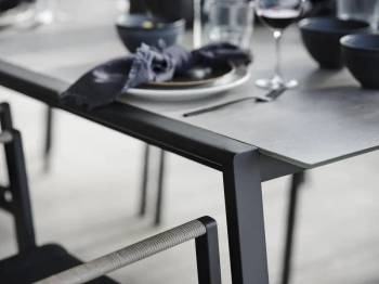 Lyra matbord Svart/Sand, en produkt av hög kvalitet till bra pris från Ulfåsa möbler