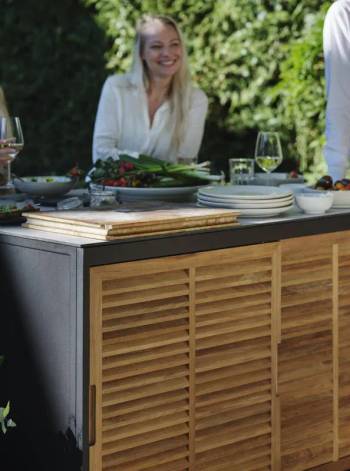 Fornax utekök Svart/teak, en produkt av hög kvalitet till bra pris från Ulfåsa möbler
