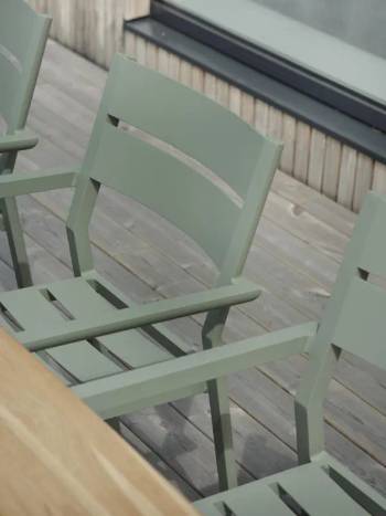 Nox matbord Dusty Green/teak, en produkt av hög kvalitet till bra pris från Ulfåsa möbler