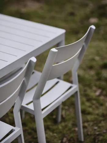 Bigby matbord Light Grey, en produkt av hög kvalitet till bra pris från Ulfåsa möbler