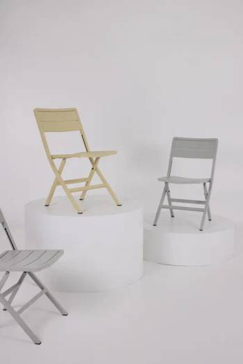 Wilkie matstol Light Grey, en produkt av hög kvalitet till bra pris från Ulfåsa möbler