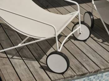 Poul Chair loungefåtölj Vit/Off-white, en produkt av hög kvalitet till bra pris från Ulfåsa möbler