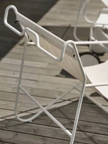 Poul Chair loungefåtölj Vit/Off-white, en produkt av hög kvalitet till bra pris från Ulfåsa möbler