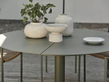 Peace matbord Nordic Green, en produkt av hög kvalitet till bra pris från Ulfåsa möbler