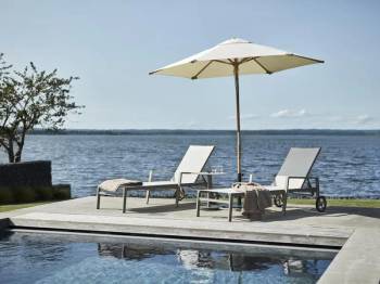 Leone vilsäng Khaki/Off-white, en produkt av hög kvalitet till bra pris från Ulfåsa möbler