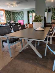 X-leg bord 210x100 cm vit/glas, en produkt av hög kvalitet till bra pris från Ulfåsa möbler