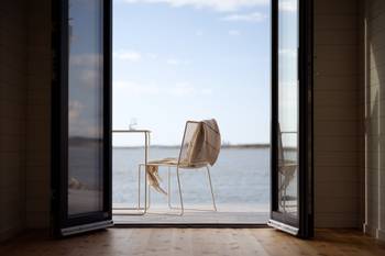 Haru matstol Pearl white, en produkt av hög kvalitet till bra pris från Ulfåsa möbler