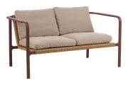 Motty 2-sitssoffa Zin Red/Teddy Beige, en produkt av hög kvalitet till bra pris från Ulfåsa möbler