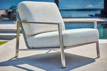 Naos fåtölj Stainless Steel/Dot Beige, en produkt av hög kvalitet till bra pris från Ulfåsa möbler