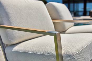 Naos fåtölj Stainless Steel/Dot Beige, en produkt av hög kvalitet till bra pris från Ulfåsa möbler